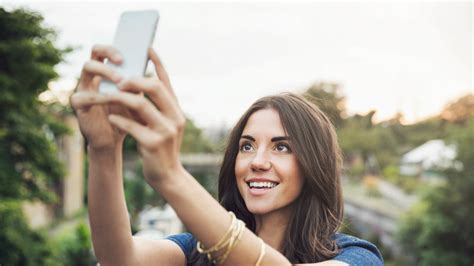 how to take selfies for online dating
